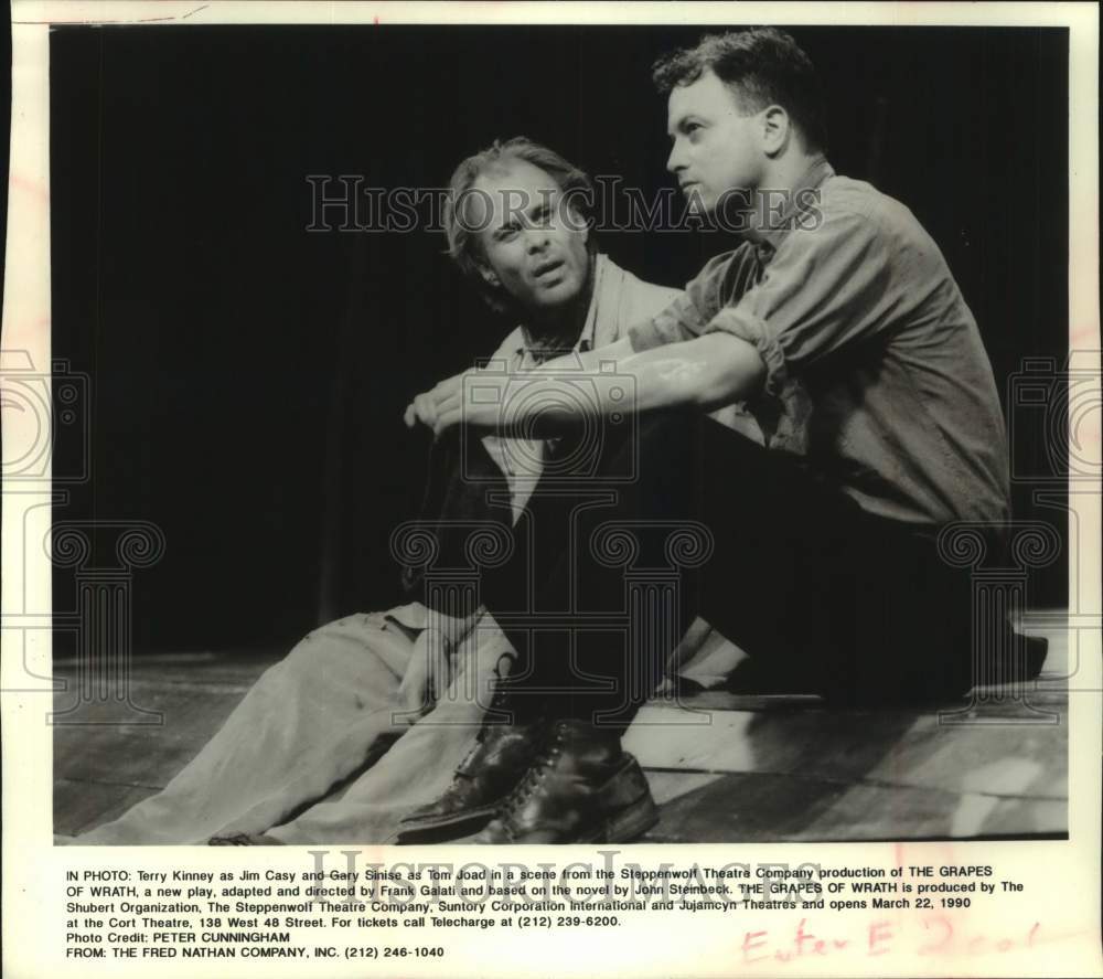 1990 Press Photo Terry Kinney &amp; Gary Sinese, &quot;The Grapes of Wrath,&quot; Cort Theatre - Historic Images