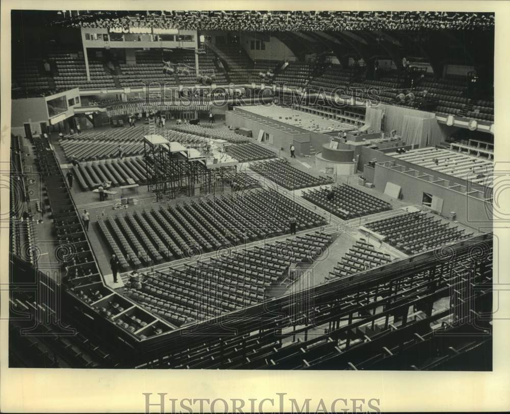 1968, setting up for the Democratic Convention in Wisconsin - Historic Images
