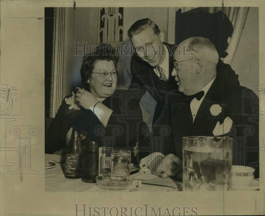 1947 Harold Seaman and others, National Retail Grocers' Assoc Dinner - Historic Images