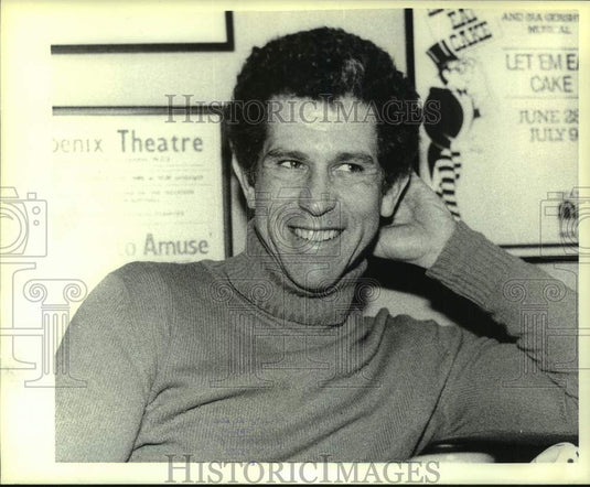1988 Press Photo Actor Tony Roberts in Musical "They're Playing Our Song" - Historic Images