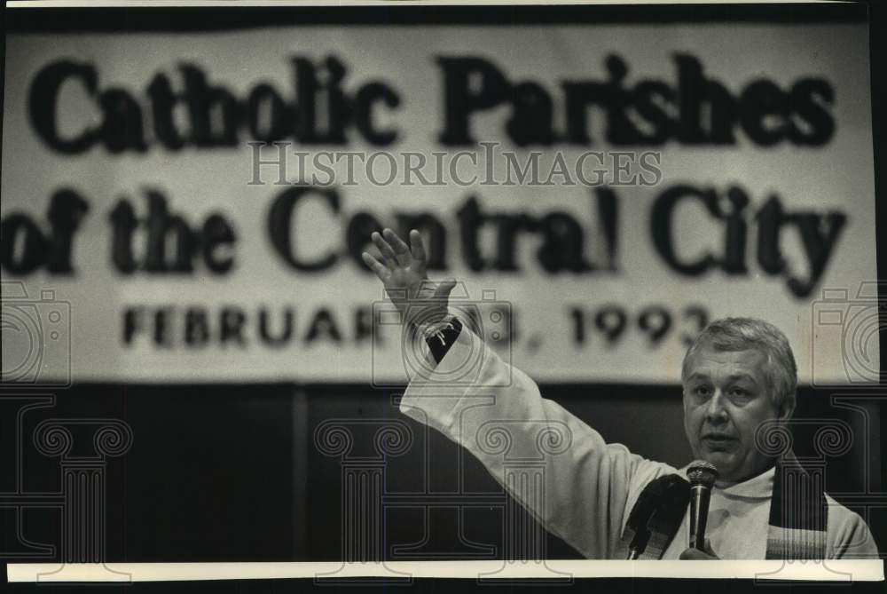 1993 Press Photo Father John Schreiter vicar of 13 parishes - mjc31077 - Historic Images