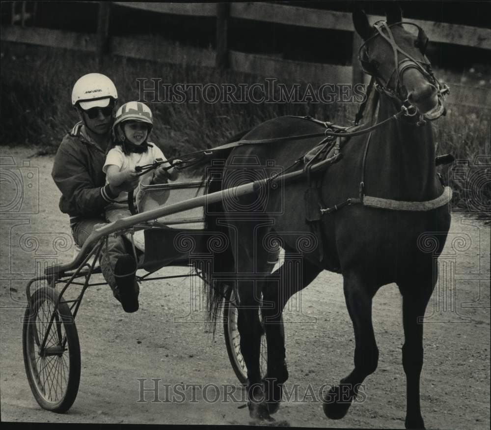 1992 Press Photo Megan Van Rixel leading race horse around track, Waukesha - Historic Images