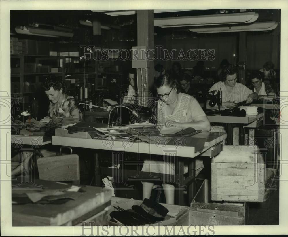 Press Photo Unidentified workers in sewing factory - mjc31095 - Historic Images