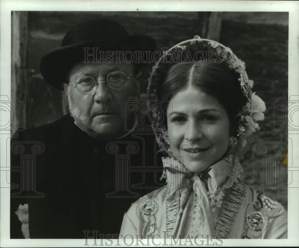 1984 Press Photo Actor Donald Pleasence and Janet Maw in characters - mjc31120 - Historic Images