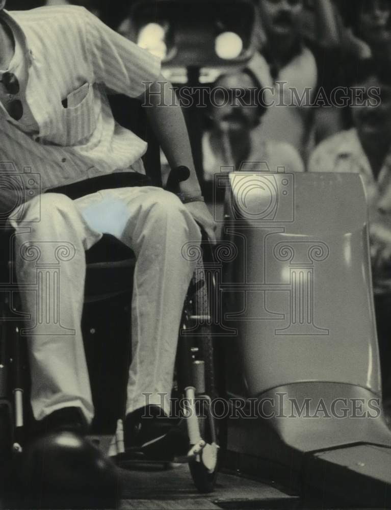 1986 Press Photo Jeffrey Bignell handicapped bowler, Milwaukee - mjc31133 - Historic Images