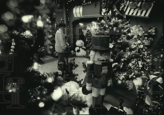 1991 Press Photo Holiday display at Stein Garden & Gifts store, Wisconsin - Historic Images