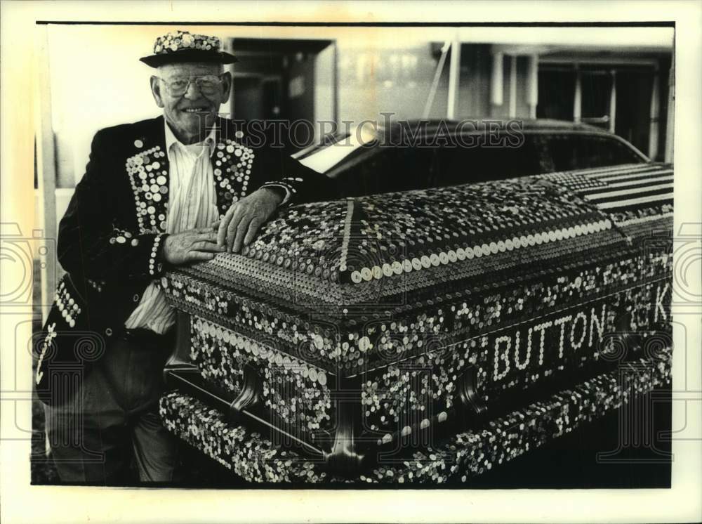 1992 Press Photo Dalton Stevens&#39; coffin covered with buttons in Cedarburg - Historic Images