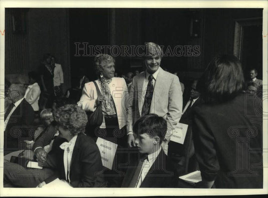 1990 Press Photo Janet Steiger and son Bill at the FTC confirmation hearing - Historic Images