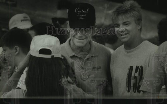 1993 Press Photo Pilot Chuck Yeager at the Experimental Aircraft Fly-In - Historic Images