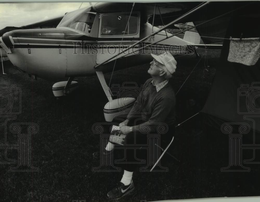 1994 Press Photo Gilbert Bineau at the Experimental Aircraft Association Fly-In - Historic Images