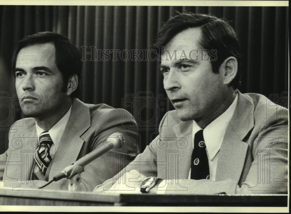 1981 Press Photo Captain Robert L Crippen &amp; Astronaut John W Young, Washington - Historic Images