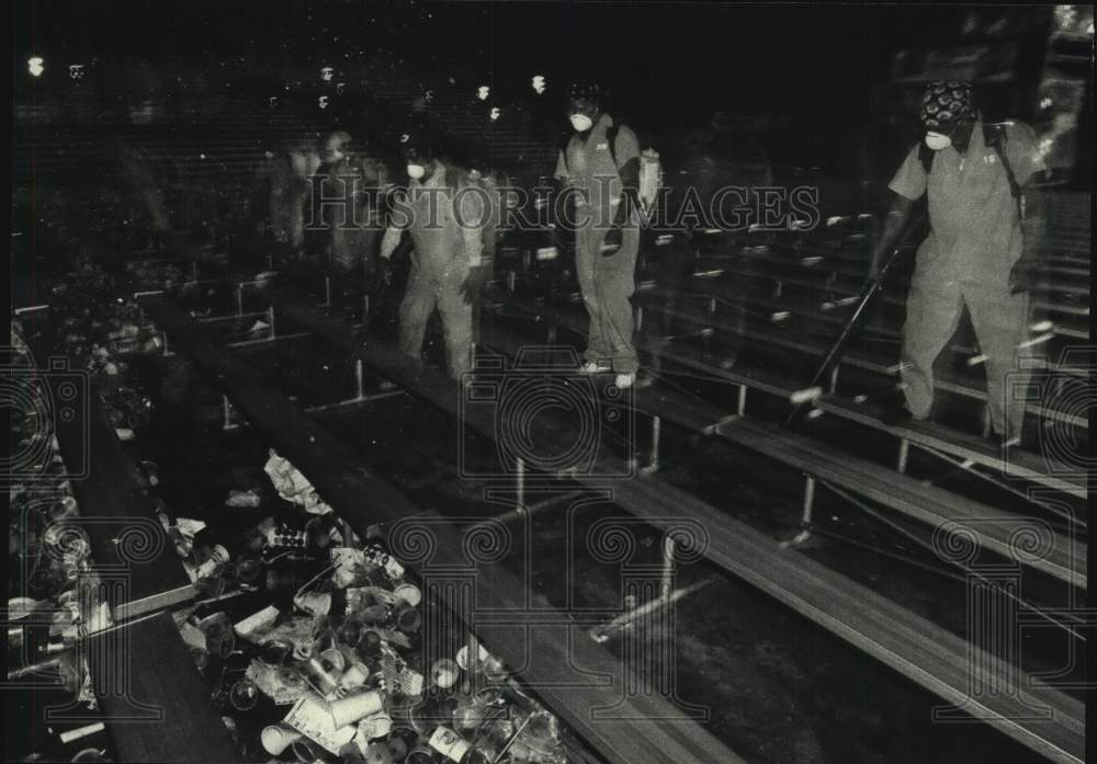 1992 Press Photo Workers Clear debris off Stage after Summerfest, Milwaukee, WI - Historic Images