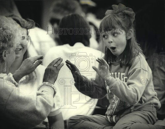 1992 Press Photo Kelly and Audrey Gloor attend Summerfest, Milwaukee, WI - Historic Images