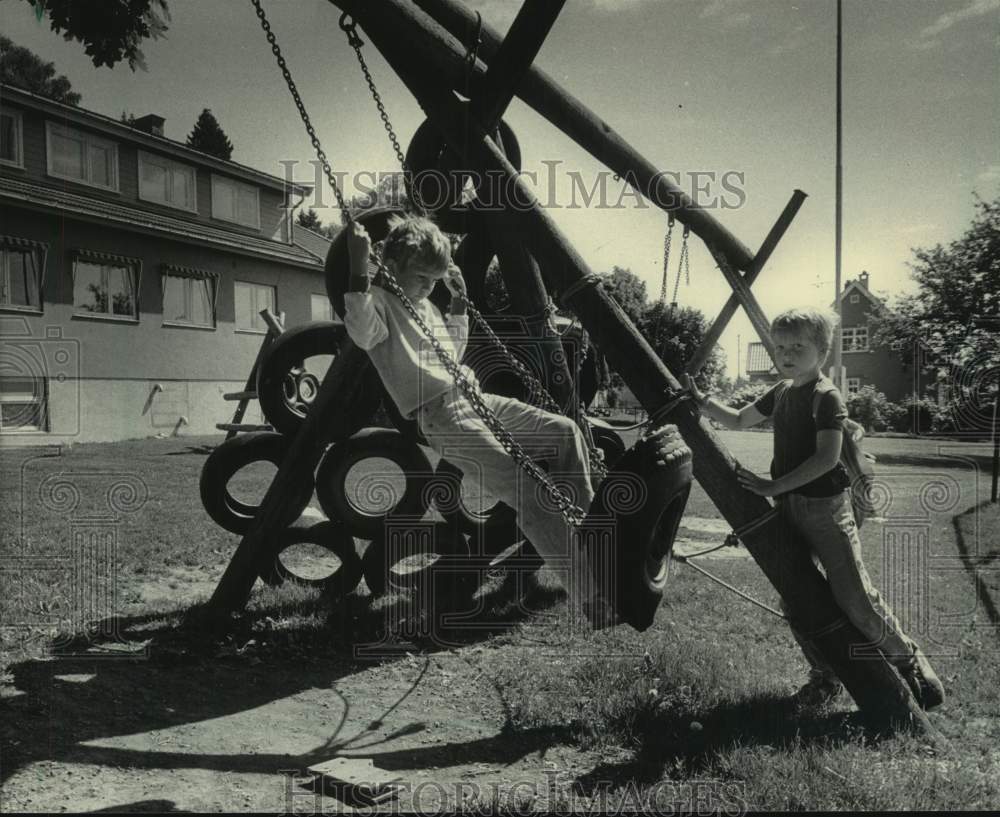 1985 Press Photo Students at Rom Skol, Oslo, Norway - mjc31270 - Historic Images