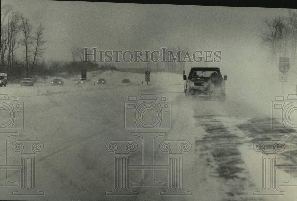 1979 Press Photo Motorists in Treacherous Snow Storm in Milwaukee, Wisconsin - Historic Images