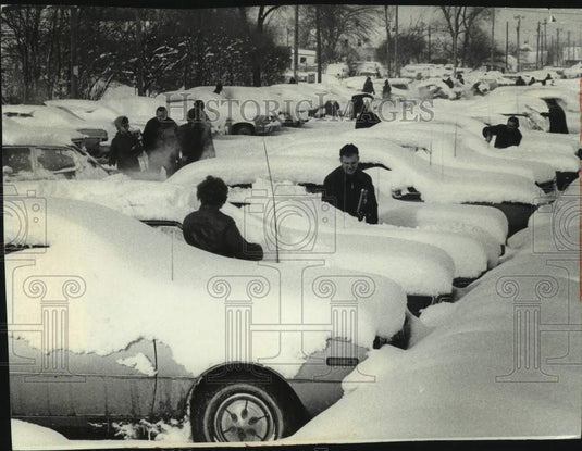 1978 Press Photo Vehicles at a Plant in Kenosha, Wisconsin After Snow Storm - Historic Images