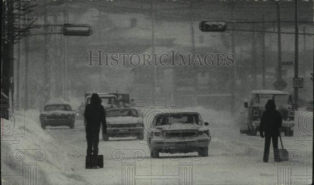 1978 Press Photo Snowy commute, Kenosha, Wisconsin - mjc31322 - Historic Images