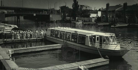 1990 Press Photo Passengers board the "Edelweiss," Excursion Boat - mjc31404 - Historic Images