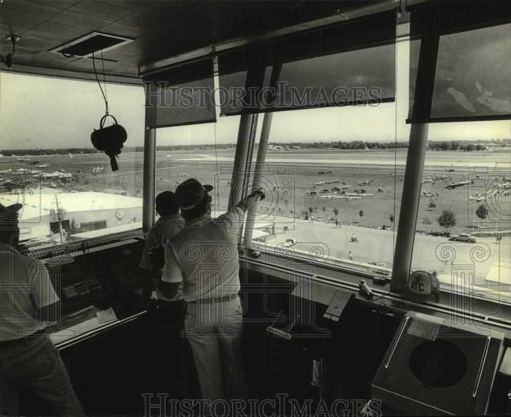 1980 Press Photo view from control tower at Experimental Aviation airshow, WI - Historic Images