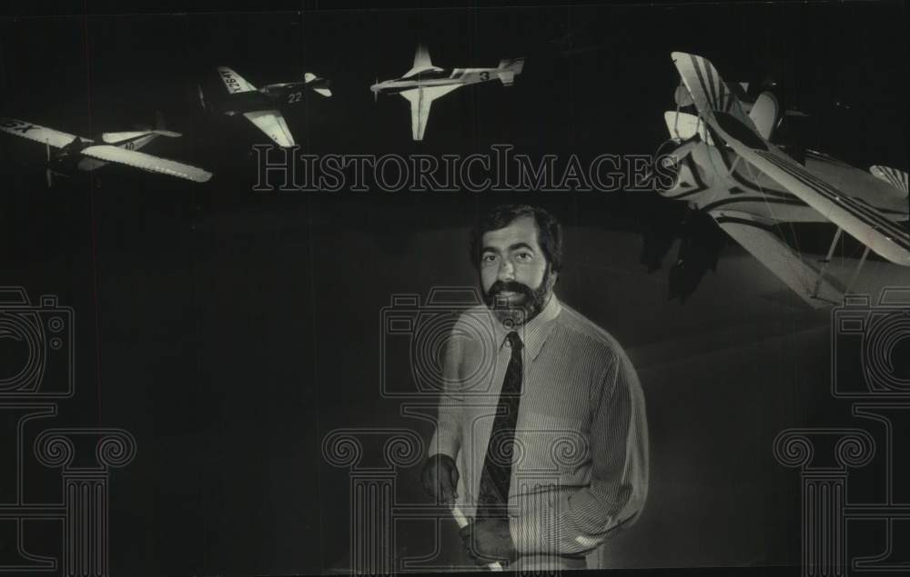 1983 Press Photo Experimental Aviation Ass. museum director Ralph Bufano, WI - Historic Images