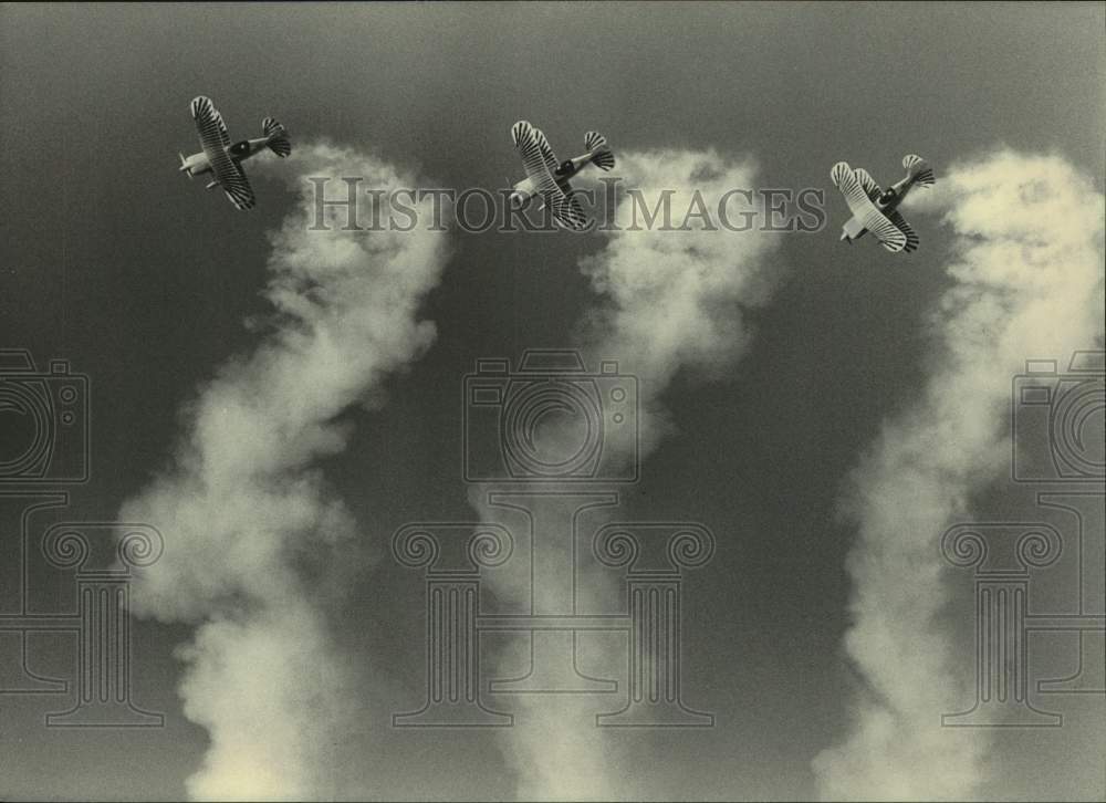 1983 Press Photo Eagles, Flight Team, Experimental Aviation Airshow, Wisconsin - Historic Images