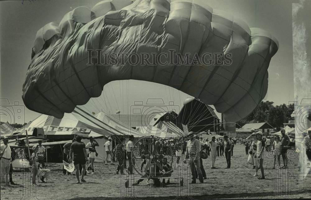 1984 Press Photo a Para Plane at Experimental Aviation Association Airshow, WI - Historic Images