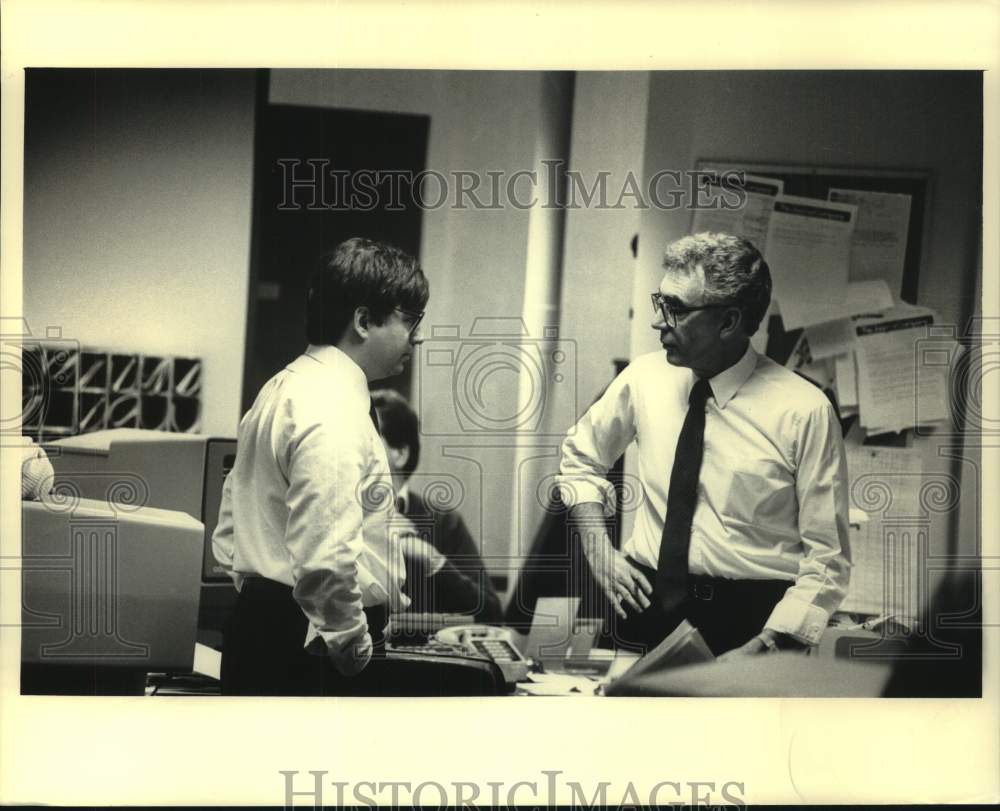 1987 Press Photo Journal executives Charles Salituro and Sig Gissler, Milwaukee - Historic Images