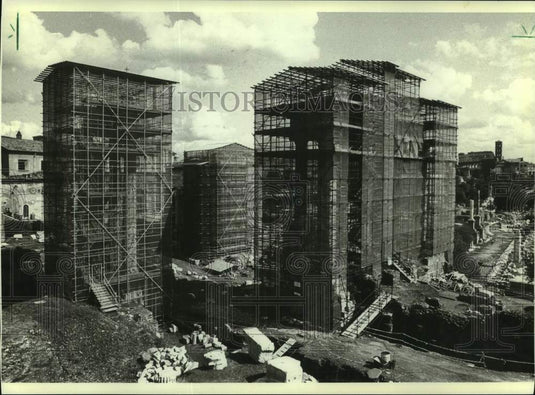1982 Press Photo Temple of Vespasian & Temple of Saturn restoration, Rome, Italy - Historic Images