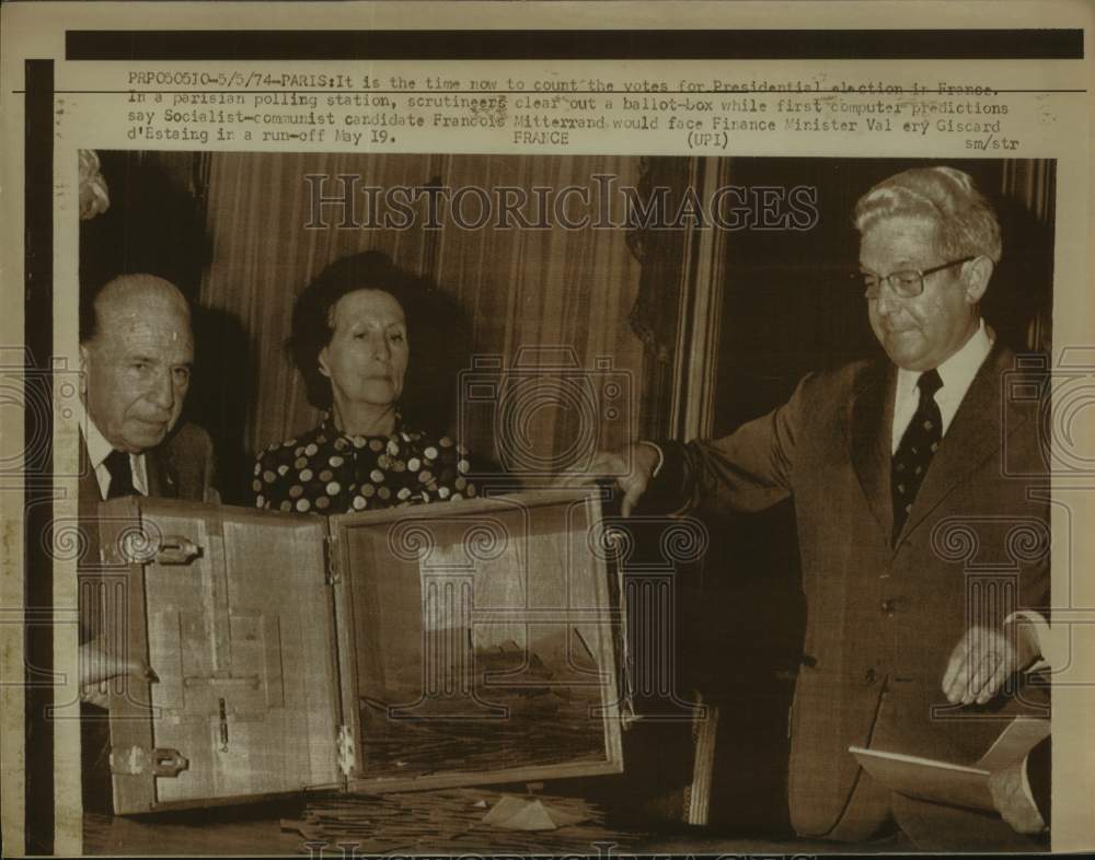 1974 Press Photo Polling station Scrutineers clear Election ballot-box, Paris - Historic Images