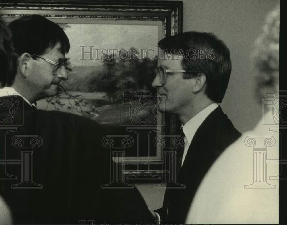 1989 Press Photo Senate Majority Leader Joseph Strohl at Milwaukee Fund-rasier - Historic Images