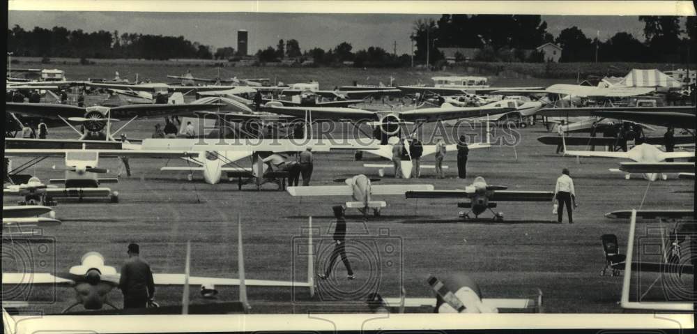 1985 Press Photo Planes at the EAA Fly-In at Wittman Field, Oshkosh - mjc31508 - Historic Images