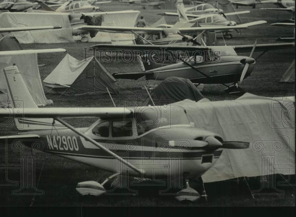 1985 Press Photo Experimental Aircraft Association convention in Oshkosh, WI - Historic Images