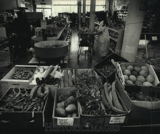 1996 Press Photo Indian Groceries and Spices store in Wauwatosa - mjc31534 - Historic Images