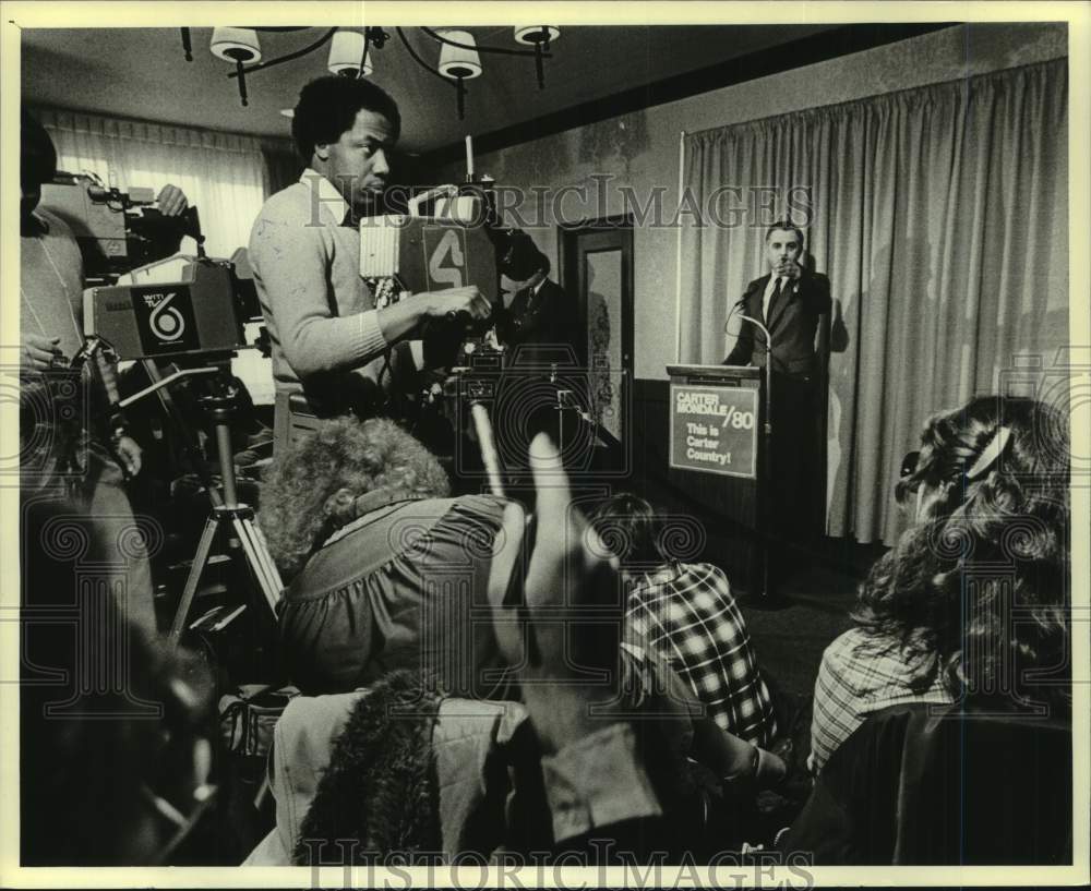 1980 Press Photo U.S Vice President Walter Mondale on presidential campaign, WI - Historic Images