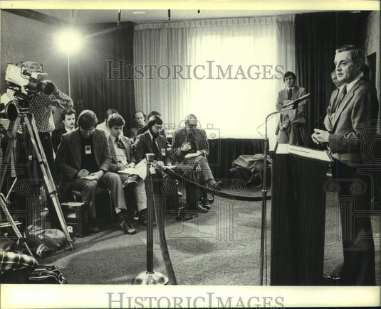 1980 Press Photo U.S Vice President Walter Mondale on presidential campaign, WI - Historic Images