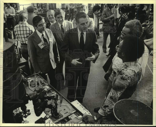 1980 Press Photo U.S Vice President Walter Mondale, Milwaukee Technical College - Historic Images