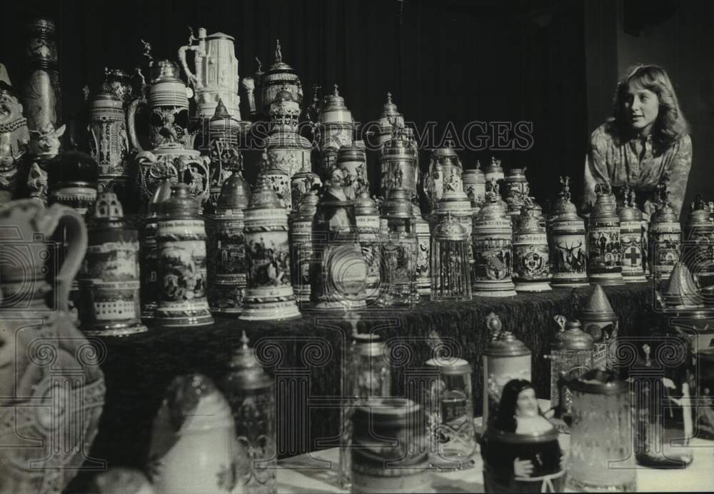 1979 Press Photo Lori Sanders admires antique stein collection at Oktoberfest. - Historic Images