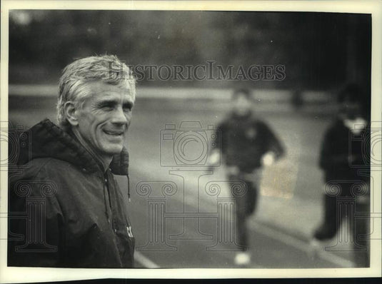 1990 Press Photo Brian Steinke, Kettle Moraine's boys' cross-country coach - Historic Images