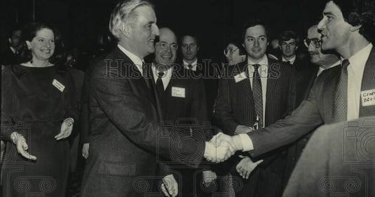 1984 Press Photo Presidential candidate Walter Mondale, Pfister Hotel, Milwaukee - Historic Images