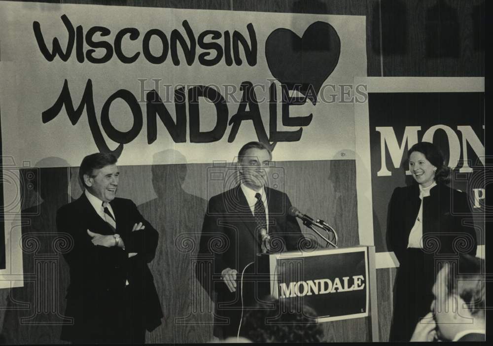 1984 Press Photo Walter Mondale, Presidential Campaign, Pfister Hotel, Milwaukee - Historic Images
