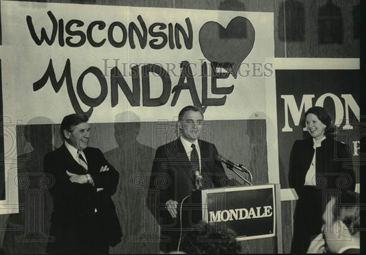 1984 Press Photo Walter F. Mondale visits Milwaukee at Pfister Hotel. - Historic Images