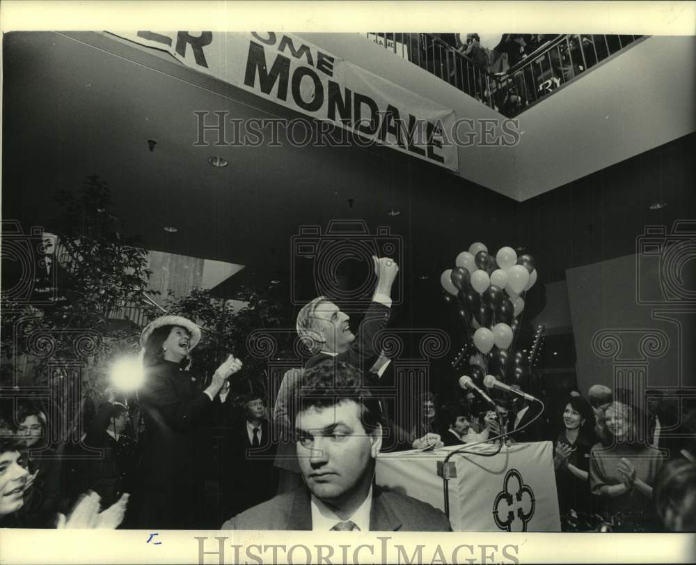 1984 Press Photo Walter Mondale visits Milwaukee. - mjc31668 - Historic Images