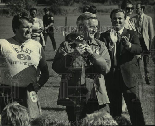 1984 Press Photo Walter Mondale and Others, Presidential Campaign Green Bay - Historic Images