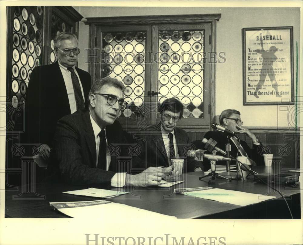 1987 Press Photo Richard Hatchet Sig Gissler Bud Selig I. Andrew Rader Milwaukee - Historic Images