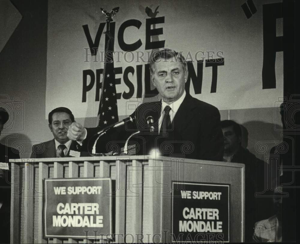 1980 Press Photo Walter Mondale speaks in Milwaukee - mjc31673 - Historic Images