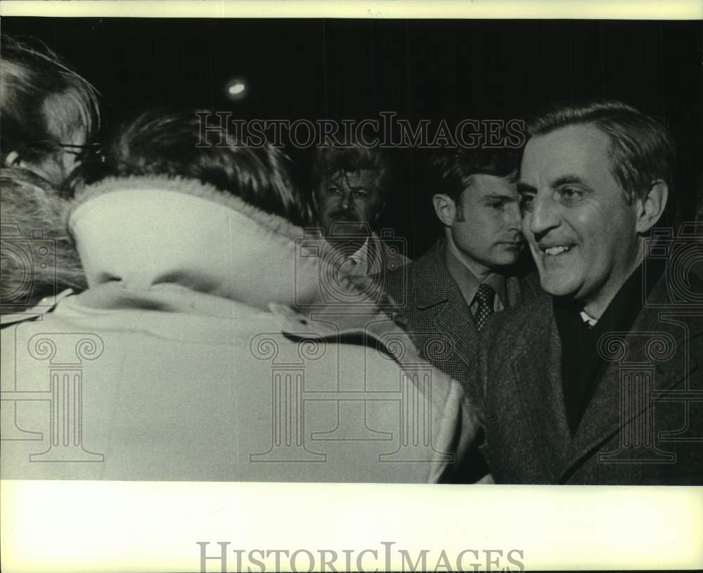 1980 Press Photo Walter Mondale and others presidential campaign Milwaukee - Historic Images