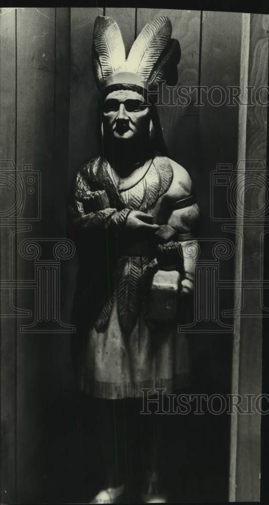 1976 Press Photo Native American Statue Chippewa Valley Museum in Eau Claire - Historic Images