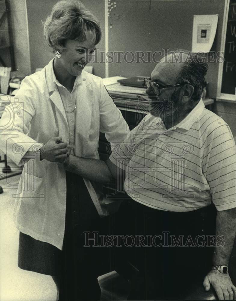 1988 Press Photo Sandy Artzberger and Byron Swidler Health Professions Milwaukee - Historic Images