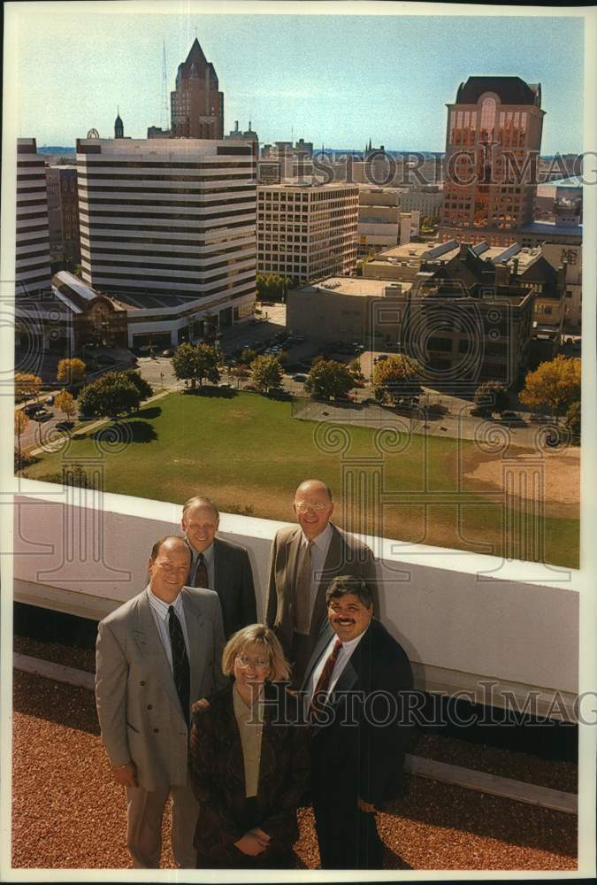 1993 Press Photo Officers of Building Owners &amp; Managers Association, Milwaukee - Historic Images