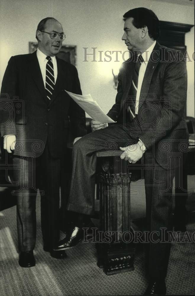 1987 Press Photo Wisconsin Governor Tommy Thompson in his office - mjc31734 - Historic Images